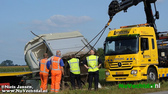 Ongeval Hessenweg met paardentrailer - Foto: Niels Jansen