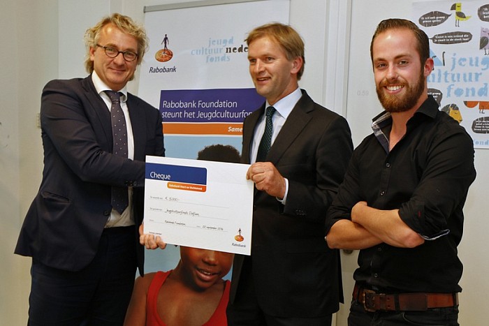 Rabobank geeft €5000 aan jeugdcultuurfonds - Foto: Paul Scholten