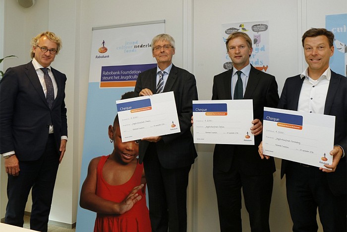 Rabobank geeft €5000 aan jeugdcultuurfonds - Foto: Paul Scholten