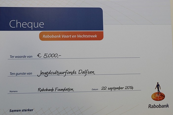 Rabobank geeft €5000 aan jeugdcultuurfonds - Foto: Paul Scholten