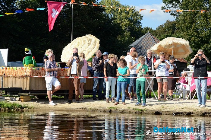Nieuw strandje aan de Vecht - Foto: Johan Bokma