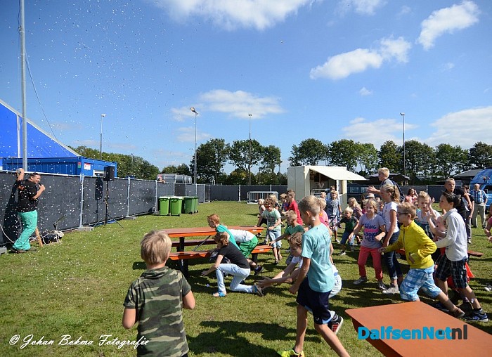 Oranjefeest Nieuwleusen van start. - Foto: Johan Bokma