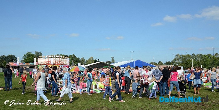 Oranjefeest Nieuwleusen van start. - Foto: Johan Bokma
