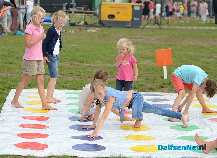Kinderspelen en de oranjeloop - Foto: Johan Bokma