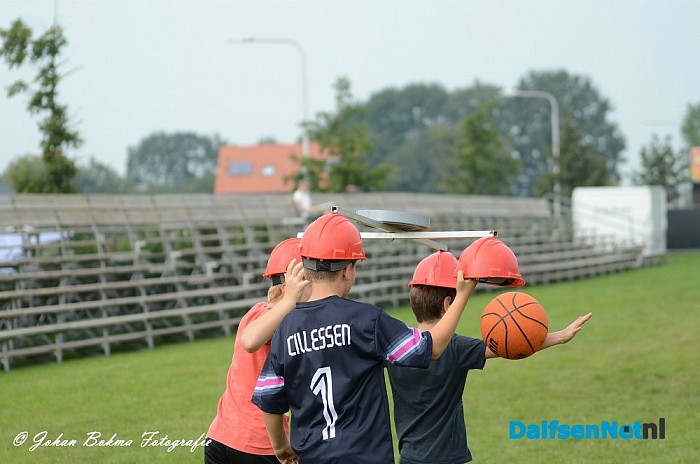 Kinderspelen en de oranjeloop - Foto: Johan Bokma
