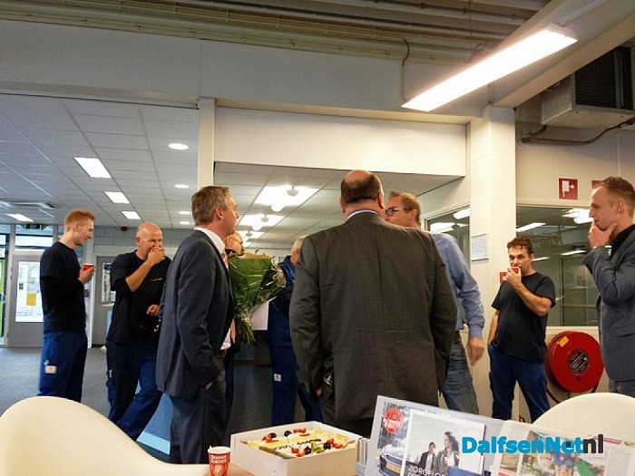 Taart bij de autodealer
