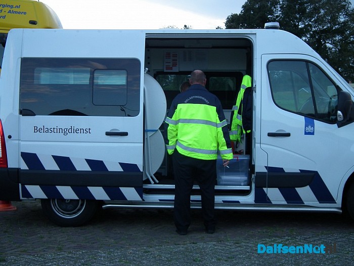 Grote controle politie en belasting bij Oudleusen - Foto: Robert Bril