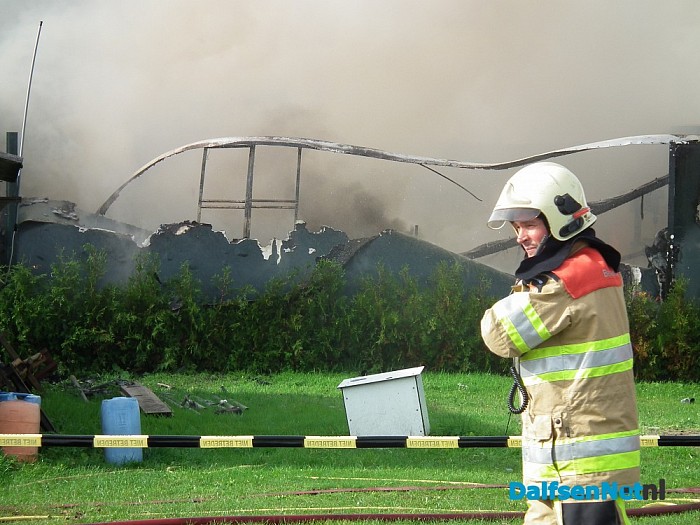 Ongeval tijdens afzetting schuurbrand (update) - Foto: Robert Bril