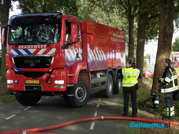 Ongeval tijdens afzetting schuurbrand (update) - Foto: Robert Bril