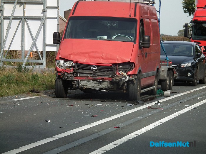 Ongeval tijdens afzetting schuurbrand (update) - Foto: Robert Bril