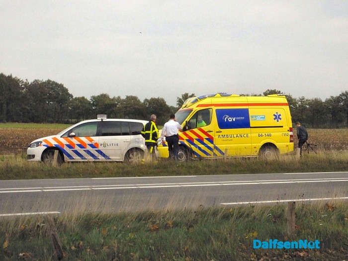 Auto met aanhanger omgeslagen op Hessenweg