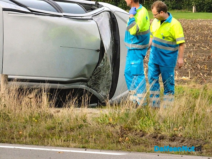 Auto met aanhanger omgeslagen op Hessenweg