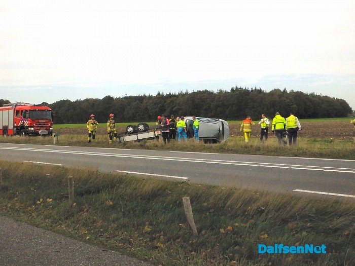 Auto met aanhanger omgeslagen op Hessenweg
