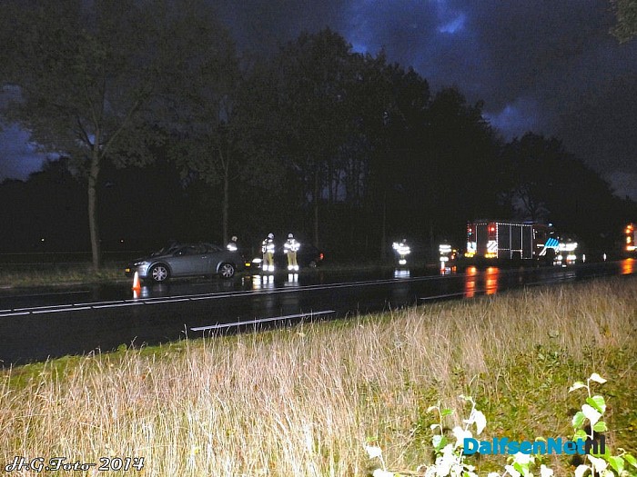 Auto in brand N340 bij Ankum. - Foto: H.G. Foto