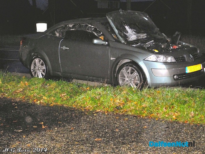Auto in brand N340 bij Ankum. - Foto: H.G. Foto