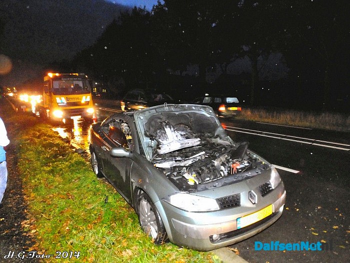 Auto in brand N340 bij Ankum. - Foto: H.G. Foto