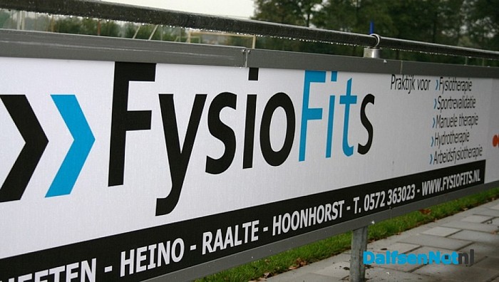 Voetbalveld in Hoonhorst opgesierd met (nieuwe)borden