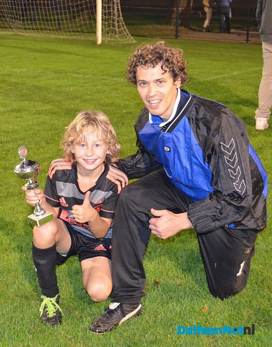 ASC Heren 1 geeft voetbalclinic aan de jeugd