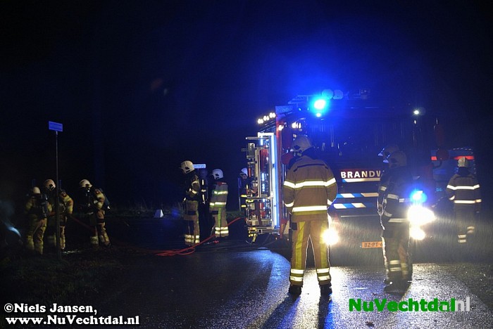 Auto in de brand na ongeval - Foto: Niels Jansen