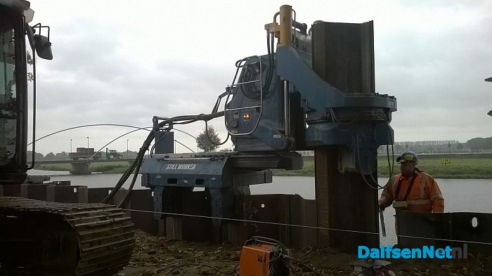 Damwand wordt op sommige plekken geduwd in plaats van trillen