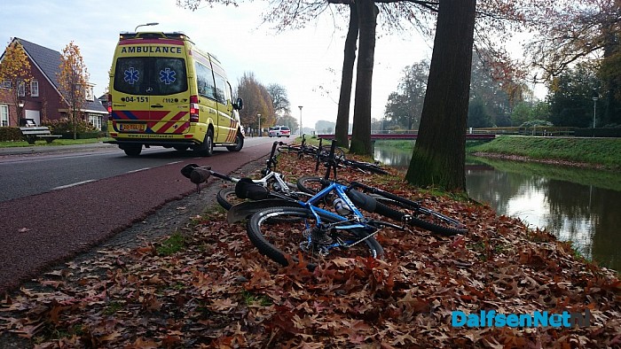Eend veroorzaakt valpartij racefietsers - Foto: Robert Bril