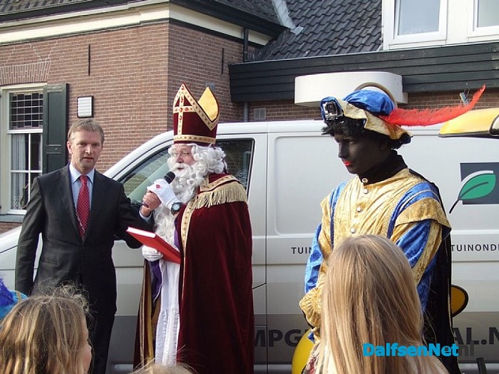 Zwartepiet valt van kerktoren in Hoonhorst (Update)