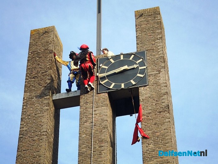 Zwartepiet valt van kerktoren in Hoonhorst (Update)