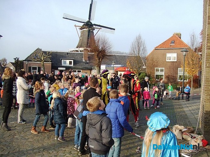 Zwartepiet valt van kerktoren in Hoonhorst (Update)
