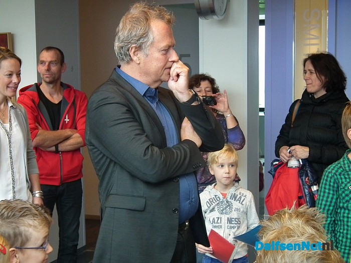 Vlaggenlijn vol dankbaarheid door dorp Dalfsen - Foto: Robert Bril