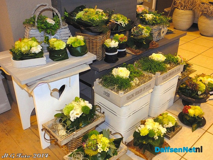 Het Antieken Bloemenhuys 12 ½ jaar. - Foto: H.G. Foto