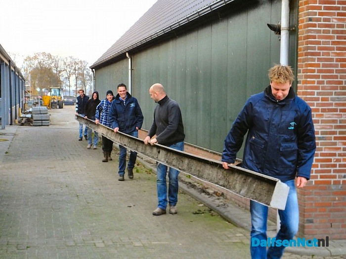 Aan de wandel met dakgoot van 28 meter. - Foto: H.G. Foto