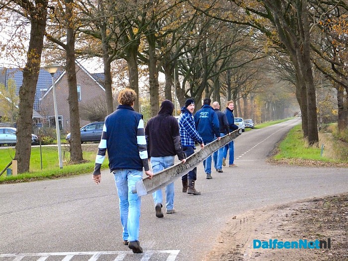 Aan de wandel met dakgoot van 28 meter. - Foto: H.G. Foto