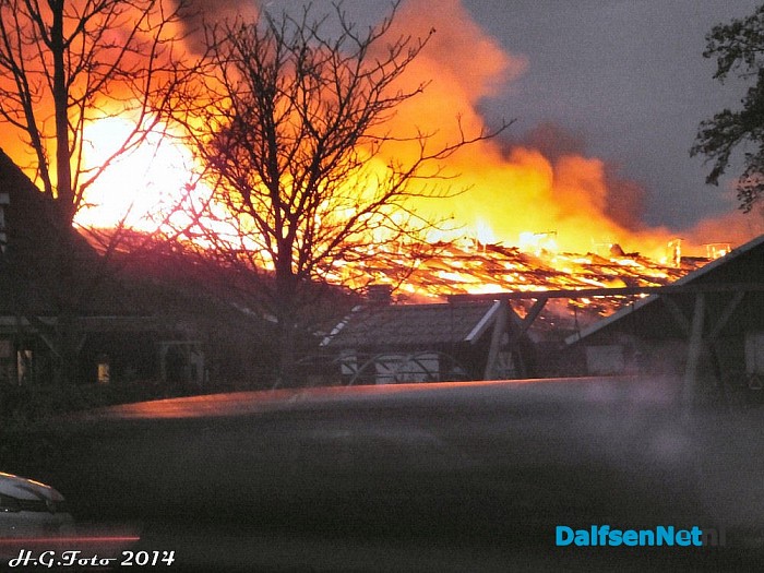 Foto en video grote brand Dalfsen (update 21:50) - Foto: H.G. Foto