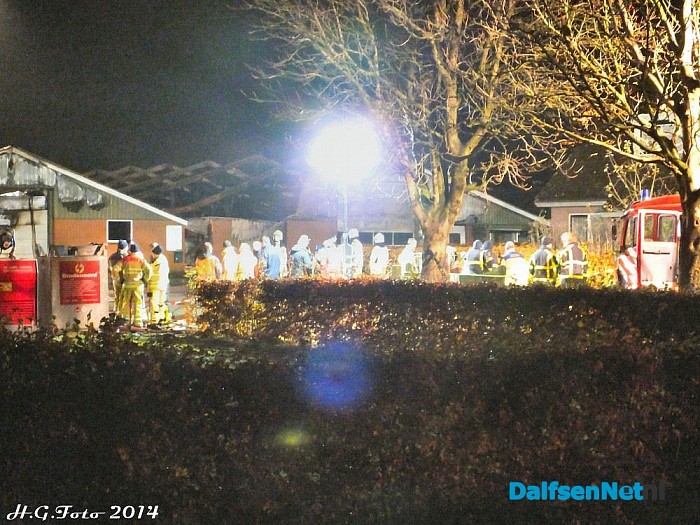 Foto update (23.30 uur) grote brand Hessenweg Dalfsen. - Foto: H.G. Foto
