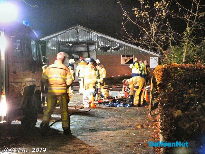 Foto update (23.30 uur) grote brand Hessenweg Dalfsen. - Foto: H.G. Foto