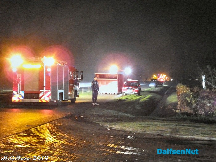 Foto update (23.30 uur) grote brand Hessenweg Dalfsen. - Foto: H.G. Foto