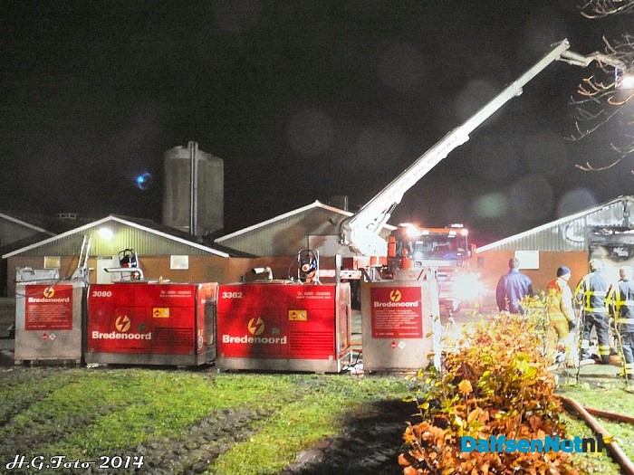 Foto update (23.30 uur) grote brand Hessenweg Dalfsen. - Foto: H.G. Foto