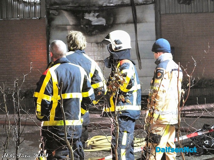 Foto update (23.30 uur) grote brand Hessenweg Dalfsen. - Foto: H.G. Foto