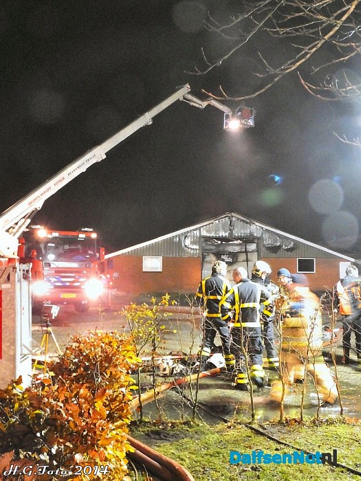 Foto update (23.30 uur) grote brand Hessenweg Dalfsen. - Foto: H.G. Foto