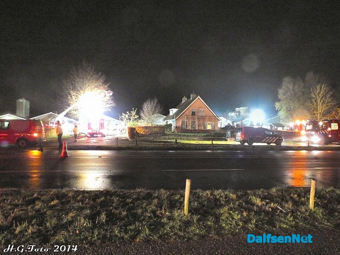 Foto update (23.30 uur) grote brand Hessenweg Dalfsen. - Foto: H.G. Foto