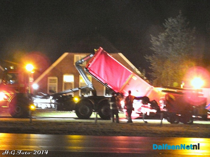 Foto update (23.30 uur) grote brand Hessenweg Dalfsen. - Foto: H.G. Foto