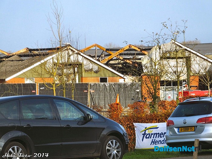 Herstel werkzaamheden na grote brand aan de Hessenweg. - Foto: H.G. Foto