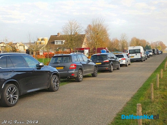 Herstel werkzaamheden na grote brand aan de Hessenweg. - Foto: H.G. Foto