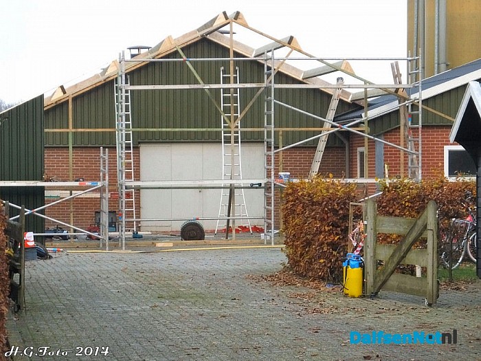 Herstel werkzaamheden na grote brand aan de Hessenweg. - Foto: H.G. Foto