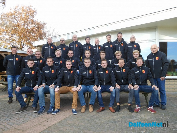 Nieuwe jassen voor selectie SV Dalfsen