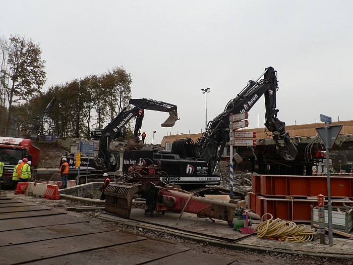 Aardbeving treft Lemelerveld bij sloop viaduct (nu met foto’s) - Foto: Wim
