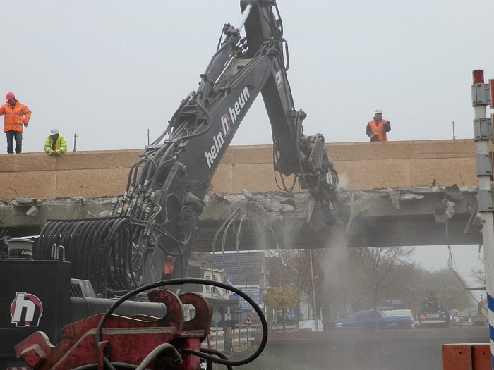 Aardbeving treft Lemelerveld bij sloop viaduct (nu met foto’s) - Foto: Wim