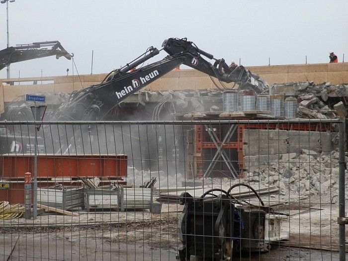 Aardbeving treft Lemelerveld bij sloop viaduct (nu met foto’s) - Foto: Wim