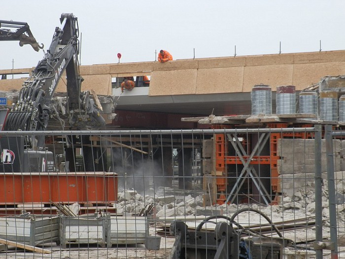 Aardbeving treft Lemelerveld bij sloop viaduct (nu met foto’s) - Foto: Wim