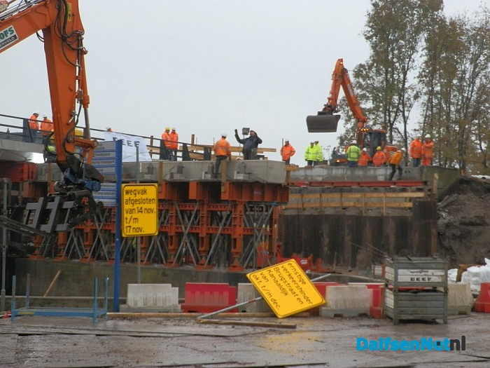 Het viaduct in Lemelerveld in de N348 is met veel hindernissen